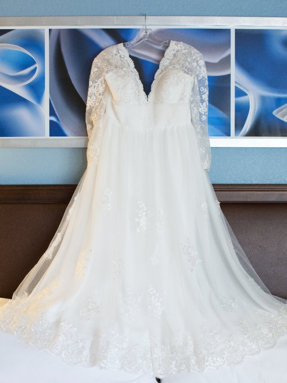 Intricate Lace Wedding Dress - Size 16, Ivory, Deep V Bust, Corset, Sleeves